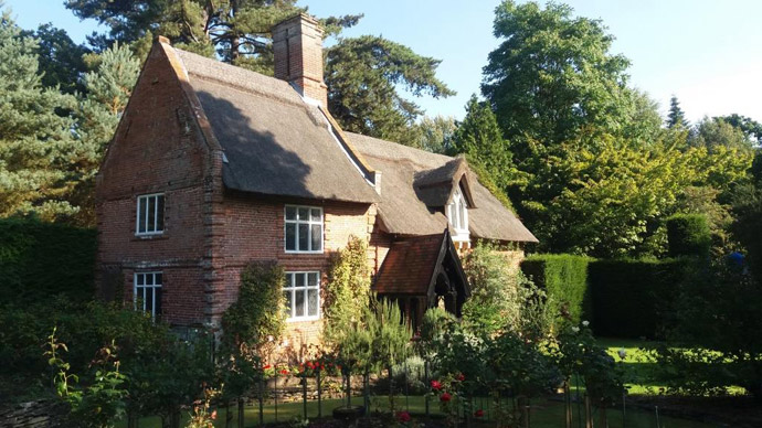 FraminghamPigotthatchedcottagelowres1